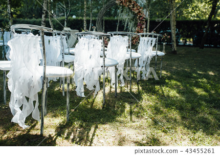 Beautiful setting for outdoors wedding ceremony on grass 43455261