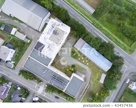 Elementary school seen from above (Ayaka Makoto) 43457436