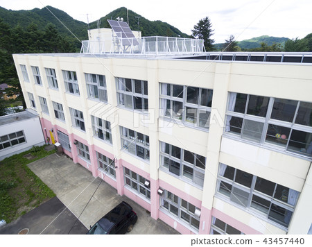 Elementary school building (air shoot) Elementary school building (air shoot) 43457440