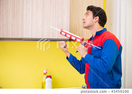 Repairman working in the kitchen Repairman working in the kitchen 43459100