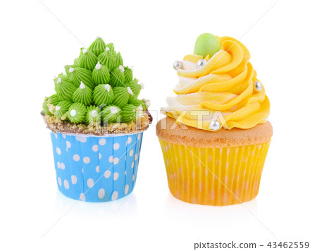 cupcake isolated on white background 43462559
