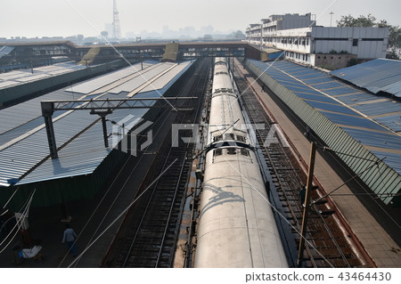 新德里火車站，印度德里平台，鐵路和軌道的首都 43464430