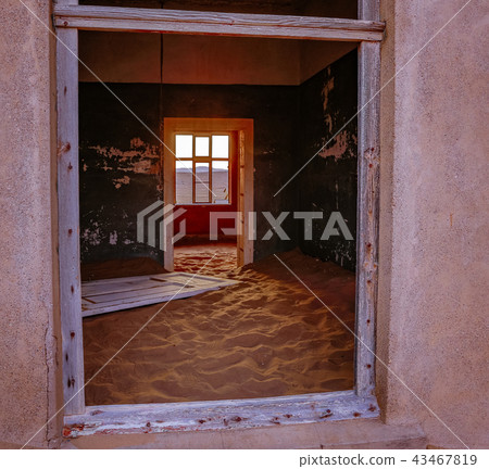 Sand has invaded and taken over these rooms 43467819