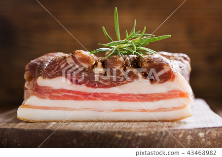 Smoked bacon with rosemary 43468982