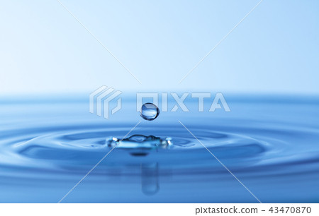 water drops splash 43470870