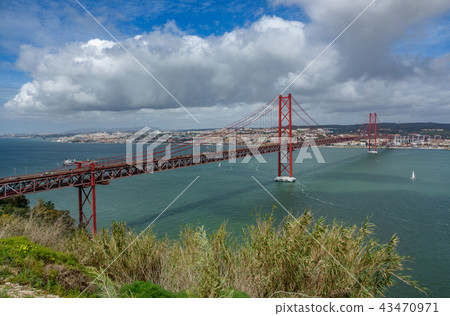 25 de Abril Bridge 43470971