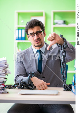 Employee chained to his desk due to workload 43472242