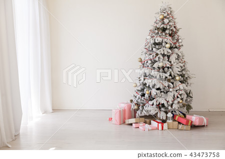 Christmas tree with presents new year white scenery 43473758