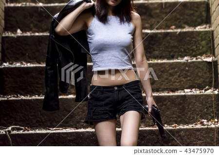 一個女人下樓梯 一個女人下樓梯 43475970