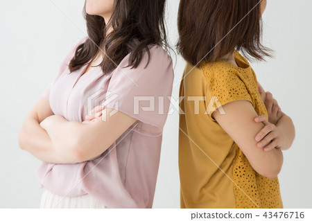 Fighting woman 43476716