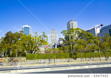 從神戶市中央區出發，可以看到2號幹線的市政廳和東部遊樂園區 43477435