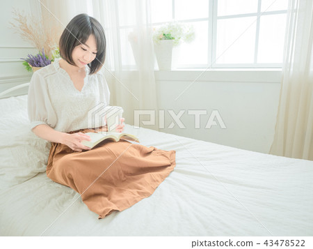 Reading girl Reading girl 43478522
