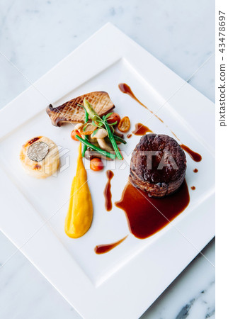 Fillet mignon steak fine dining dish decoration Fillet mignon steak fine dining dish decoration 43478697