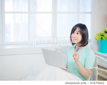 上網的女孩 43479802