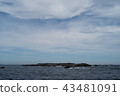 漂浮在海中的岩石 43481091