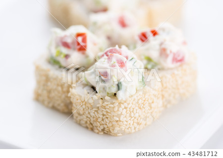 Japanese food restaurant, sushi maki gunkan roll plate or platter set. Sushi set and composition 43481712