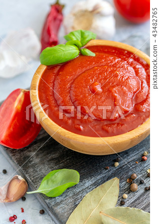 Bowl with homemade tomato sauce. 43482765