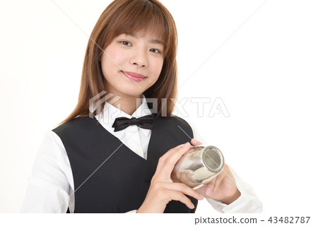 Smiling bartender 43482787