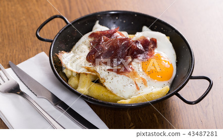 Broken eggs with Jabugo ham Broken eggs with Jabugo ham 43487281
