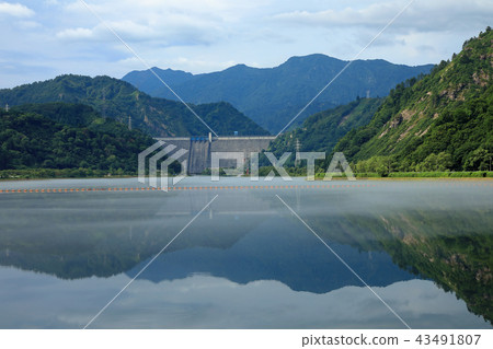來自Tadami湖和Tagokura大壩和山脈的Asimiri湖 - 來自福島縣Tadami鎮的Tadami Dam 來自Tadami湖和Tagokura大壩和山脈的Asimiri湖 - 來自福島縣Tadami鎮的Tadami Dam 43491807
