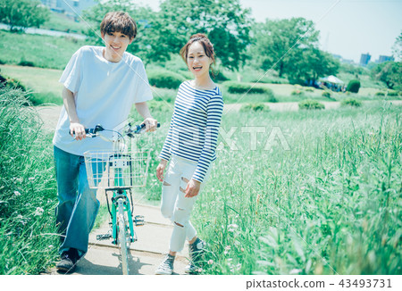 A couple doing a date 43493731