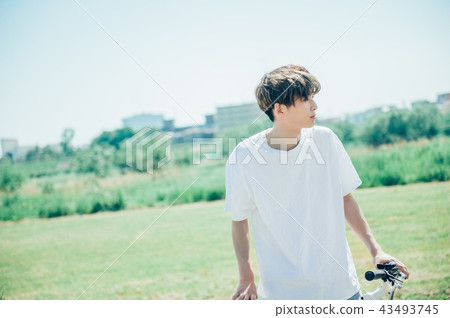 Lifestyle male portrait 43493745