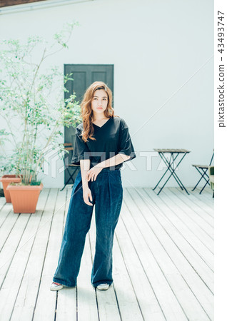 Female portrait 43493747