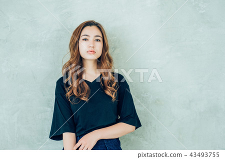 Female portrait 43493755