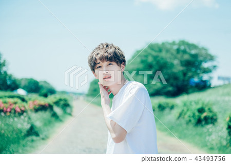 Lifestyle male portrait 43493756