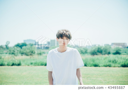 Lifestyle male portrait 43493887