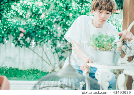 Lifestyle male portrait Lifestyle male portrait 43493929
