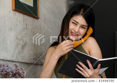 Beautiful Asian woman talkig with vintage phone Beautiful Asian woman talkig with vintage phone 43494590