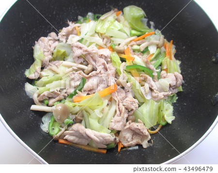Stir-fry home meat and vegetables (before seasoning) 43496479