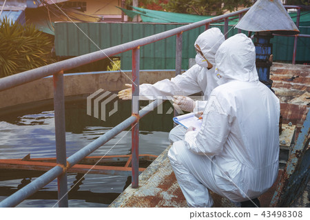 Scientists are examining the quality of water 43498308