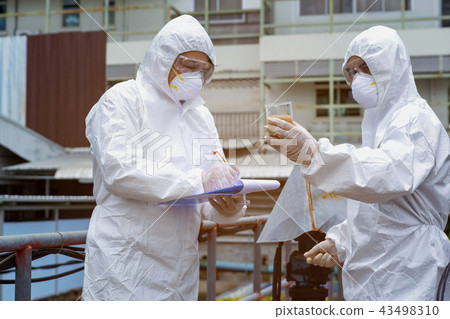 Scientists are examining the quality of water Scientists are examining the quality of water 43498310