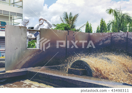 Scientists are examining the quality of water Scientists are examining the quality of water 43498311