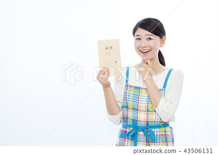 Housewife Housewife 43506131