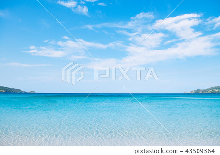 Turqouise water of Patong Beach, Phuket in summer 43509364