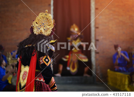 Traditional Balinese Art Performance Fighting Scen 43517118