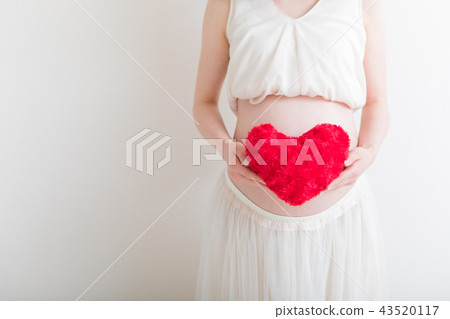Maternity image Maternity image 43520117