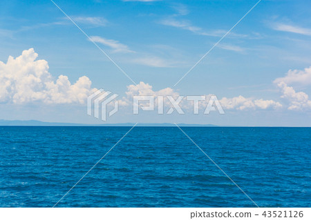 Blue sky with cloud in sea background Blue sky with cloud in sea background 43521126