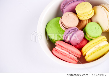 Macaroon, snack, sweets 43524917