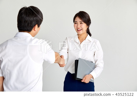 30多歲的女商人握手，工作，工作，自信，握手， 43525122