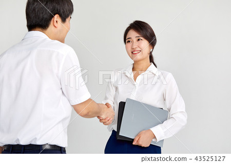 30多歲的女商人握手，工作，工作，自信，握手， 43525127