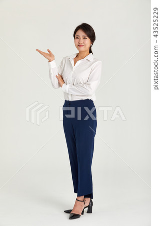 20s, 30s business woman guiding with hands, job, job, 20s, 30s business woman guiding with hands, job, job, 43525229