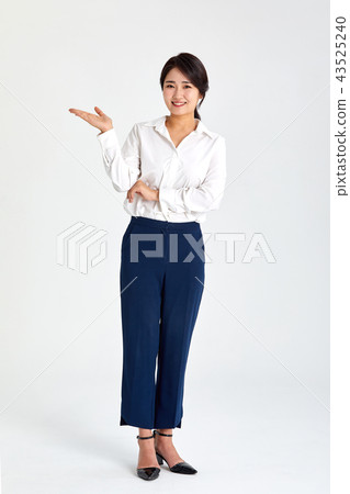 20s, 30s business woman guiding with hands, job, job, 43525240