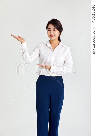 20s, 30s business woman guiding with hands, job, job, 43525246