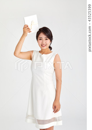 20多歲，30多歲，快樂，結婚，受邀接受婚禮請柬 43525399