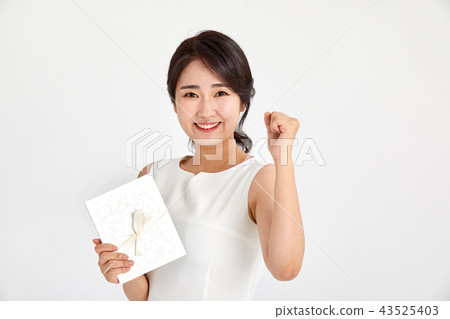 20s, 30s, happy, married, invited to receive wedding invitations 20s, 30s, happy, married, invited to receive wedding invitations 43525403