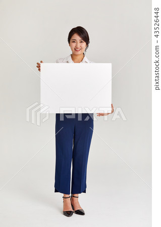 Holding a white board A twenties business woman, holding a placard, 43526448